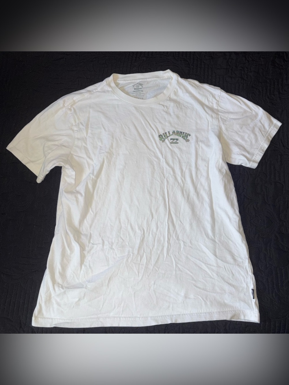 Billabong White Short-Sleeve Crew Tee with Small Green Logo Size Medium